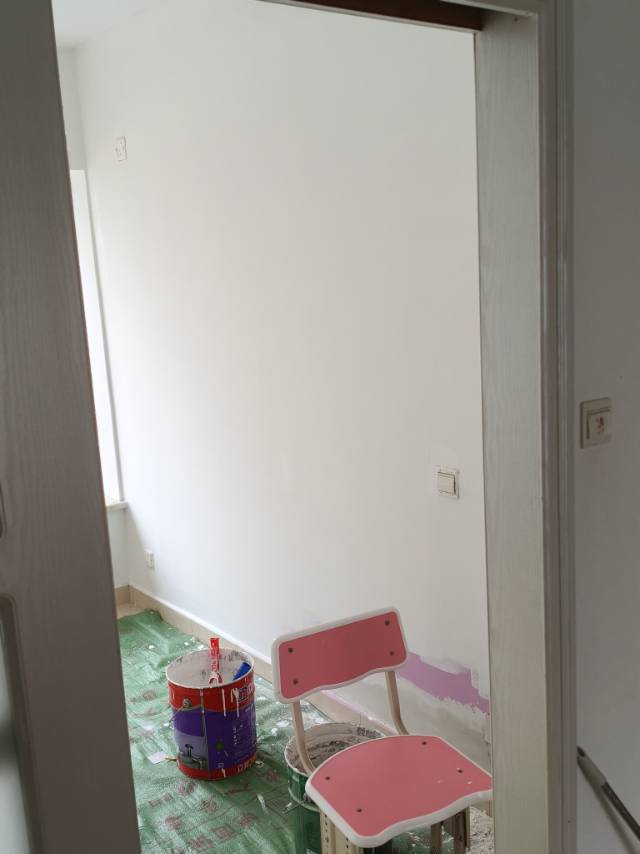 维修墙面。房屋整刷