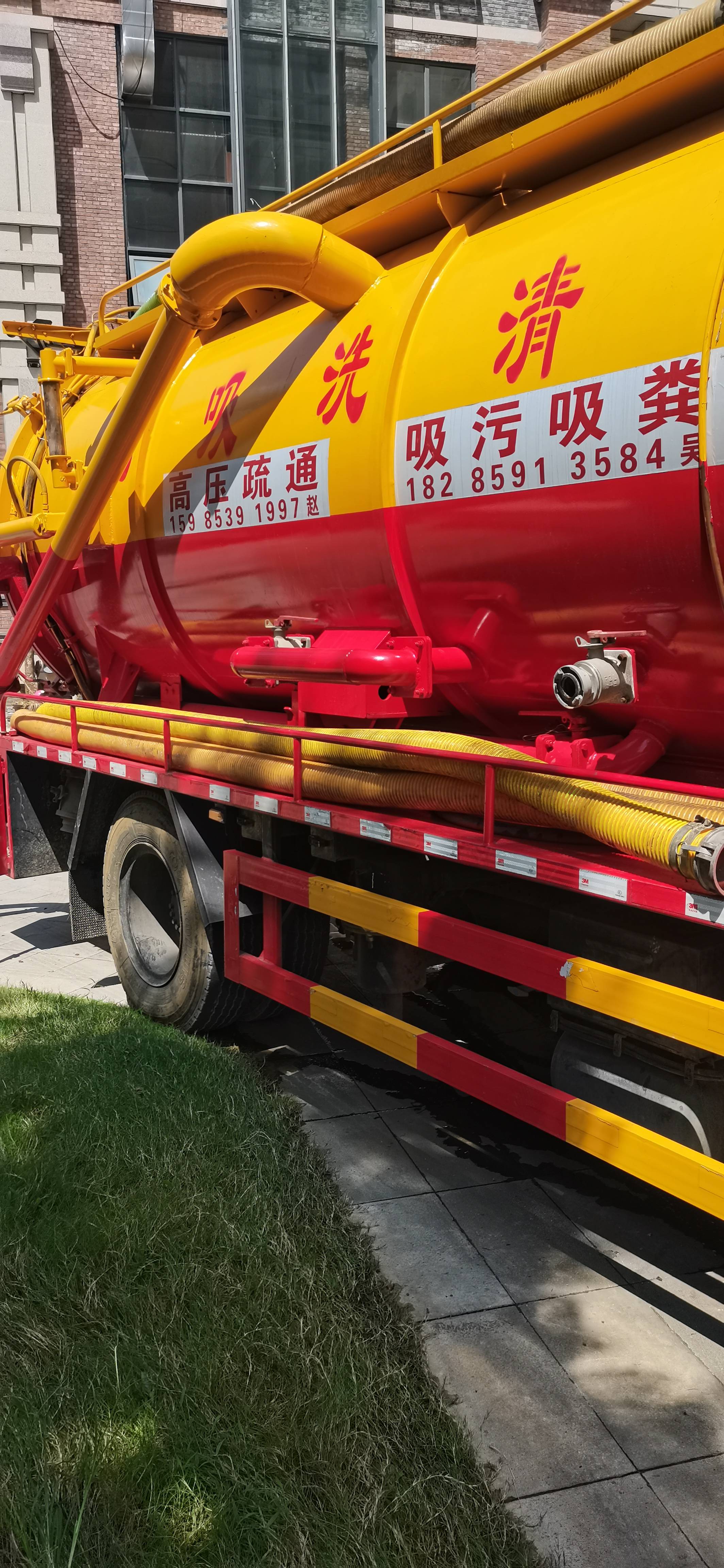 清淤，清理化粪池，冲洗路面
