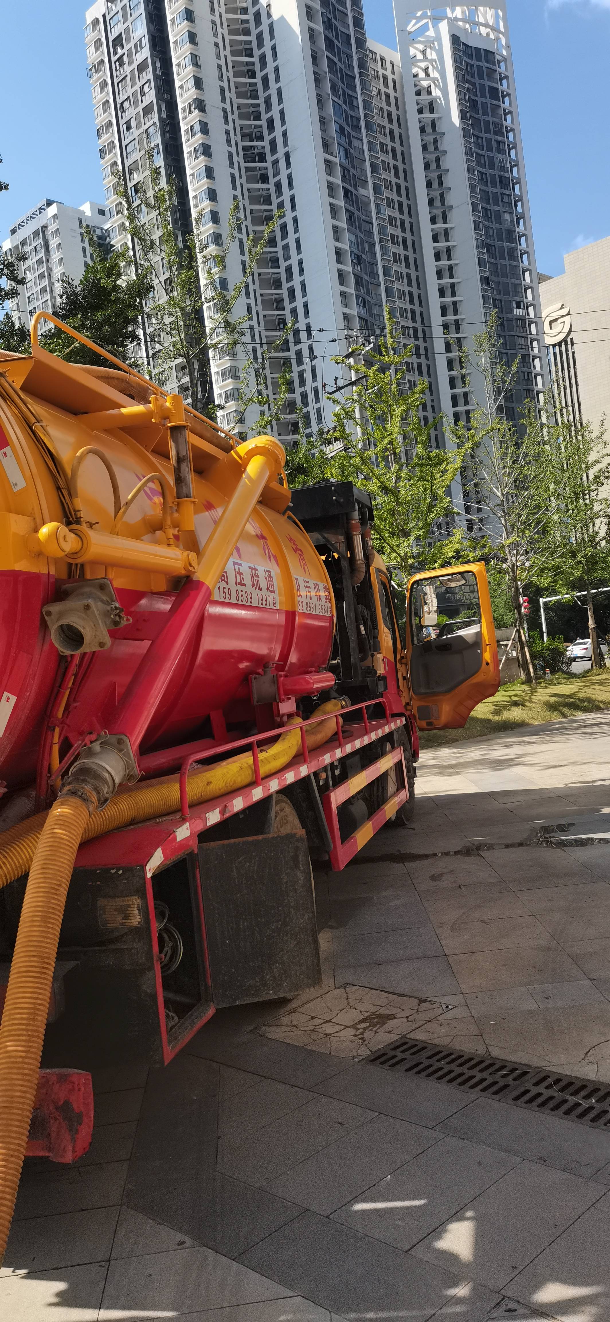 清淤，清理化粪池，冲洗路面