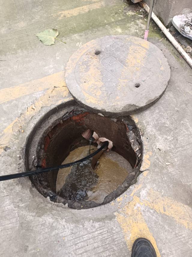 本人专业疏通下水道工作十多年经验