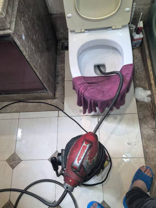疏通各种下水管道-疏通厕所-疏通马桶-疏通冲凉房地漏-疏通厨房洗菜盆-阳台地漏