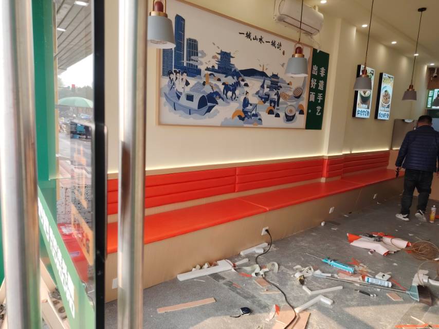 沙发翻新换皮换布改色，床头软包，餐桌椅维修翻新，卡座定制