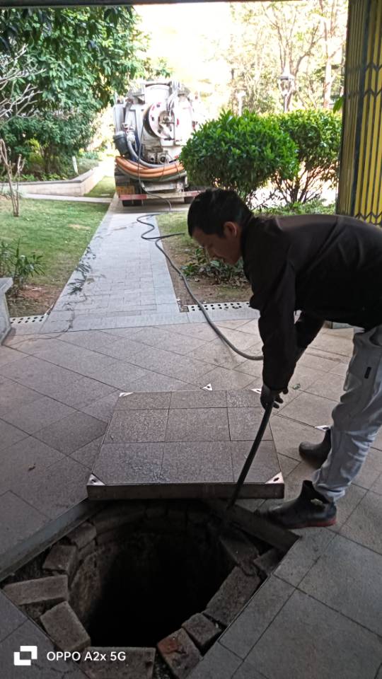 专业疏通各种排水管下水道，抽化粪池，油池，专用吸污车，高压车可用