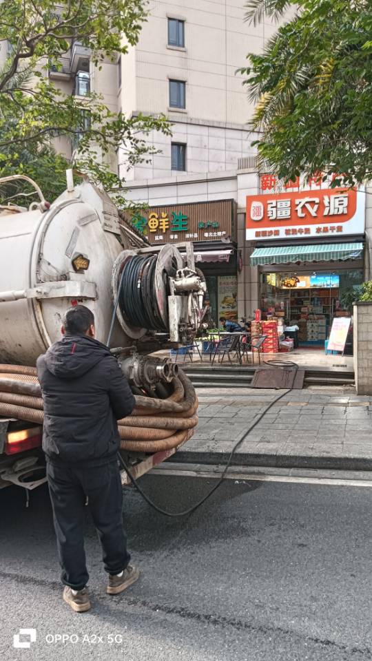 专业疏通各种排水管下水道，抽化粪池，油池，专用吸污车，高压车可用