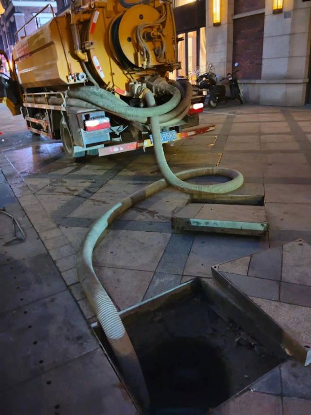 疏通下水道