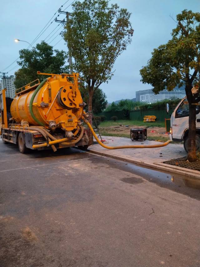 疏通下水道