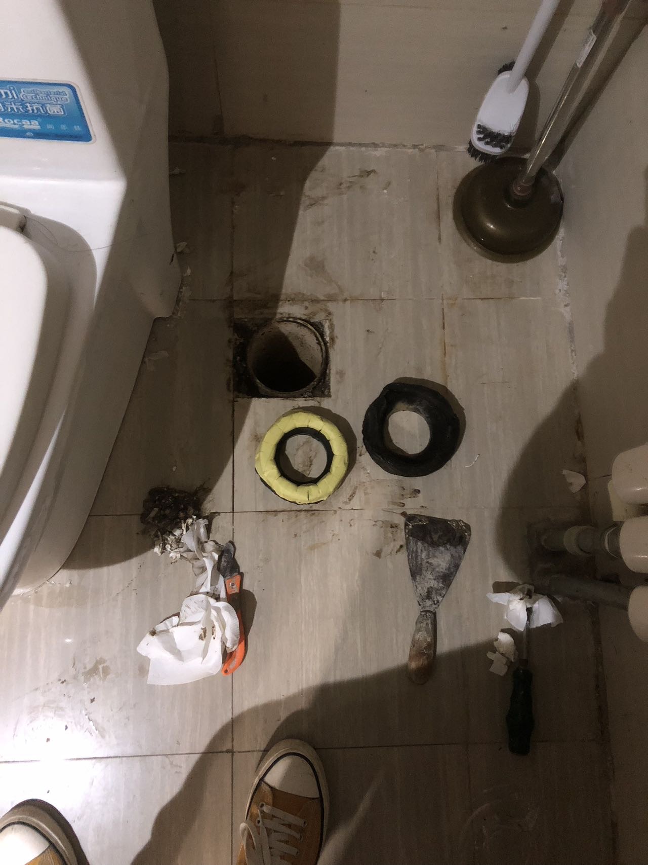 马桶渗漏水维修更换
