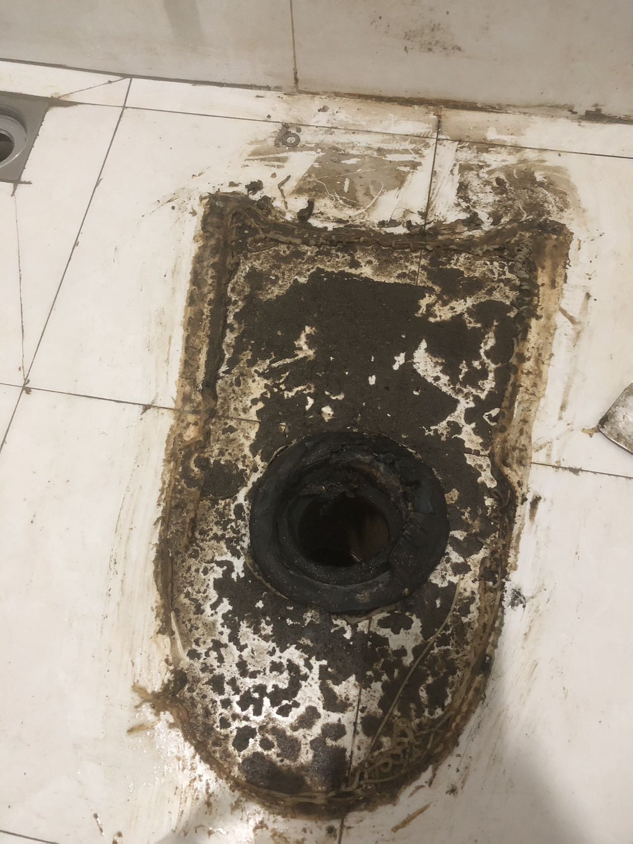马桶渗漏水维修更换