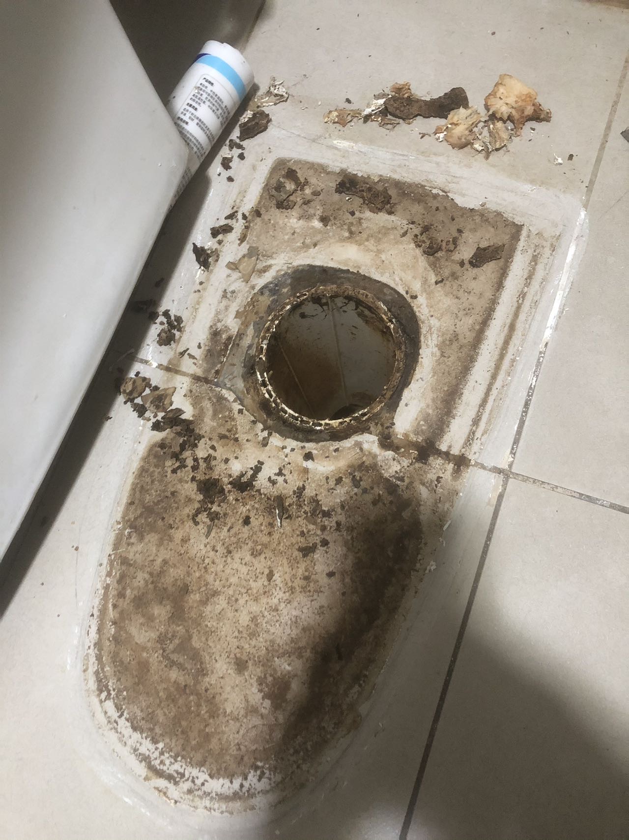 马桶渗漏水维修更换