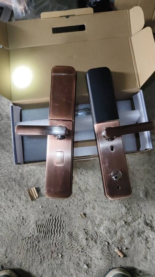 认识安装好每一把智能锁，让每位顾客都能满意是我们的宗旨。