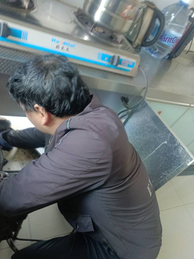 疏通下水道