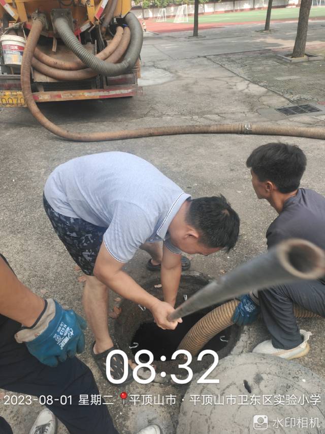 万通疏通，专业疏通，维修上下水管，精准侧漏，清洗管道，抽污