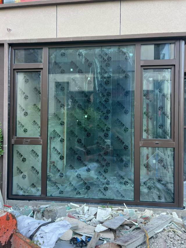 黄岛胶南防盗门加装通风窗精修门窗换内倒换纱门纱窗换进气玻璃