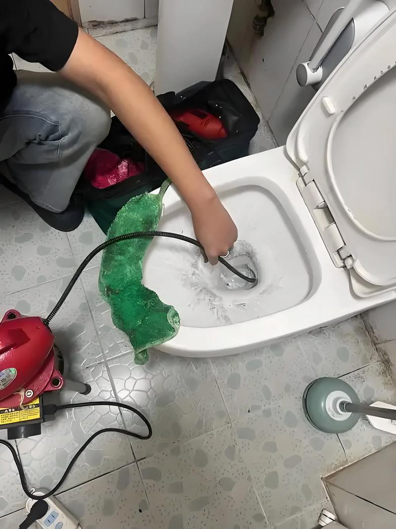 兴豪家政服务经营部专业开锁换锁，管道疏通，水电维修