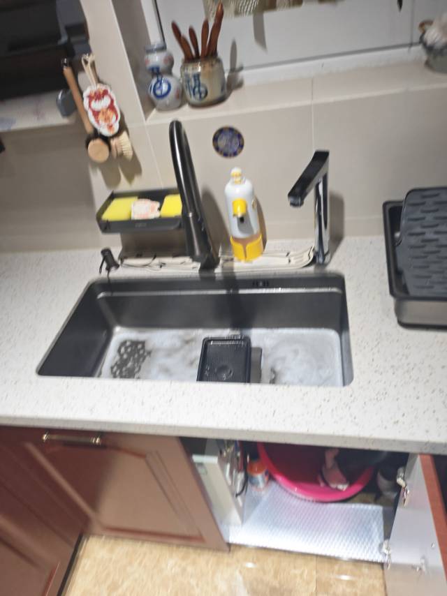 沈阳24小时服务。管道疏通，防水侧漏，清洗地热，水暖维修，更换分水器