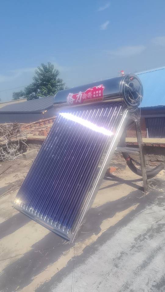 赶上夏天最后一台太阳能安装了