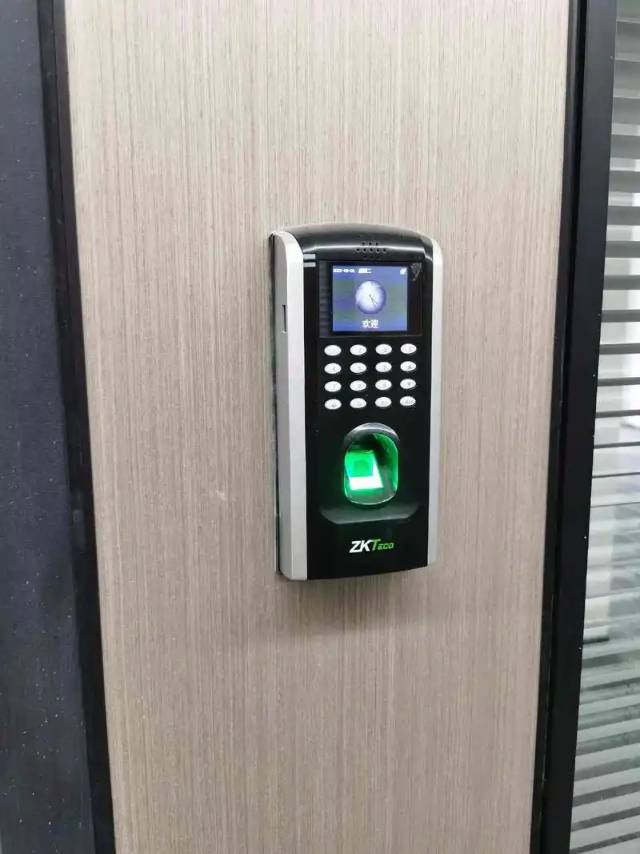 临沂门窗安装维修各种玻璃门 卷帘门车库门 推拉门肯德基门防盗门密码锁指纹锁门禁感应门