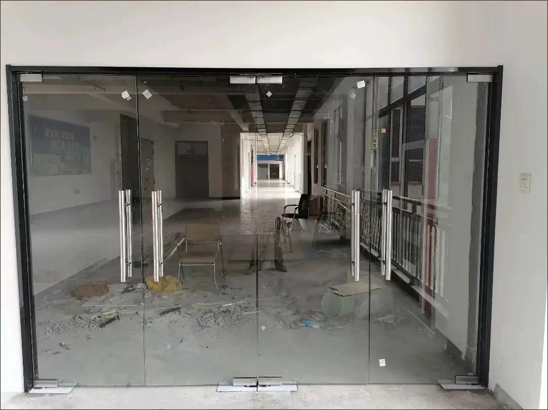 临沂门窗安装维修各种玻璃门 卷帘门车库门 推拉门肯德基门防盗门密码锁指纹锁门禁感应门