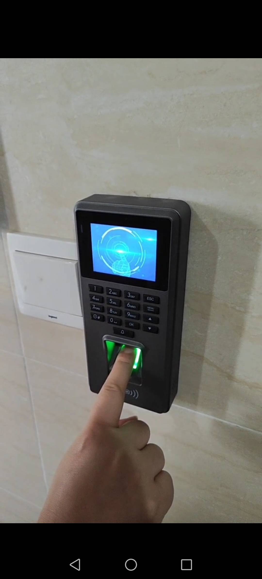 武汉附近开锁电话，师傅上门开锁，安装智能锁，开汽车锁配遥控钥匙，开保险柜锁，修门修锁，锁具配件齐全，售后无忧