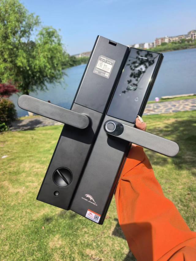 开锁换锁修锁安装指纹锁汽车钥匙